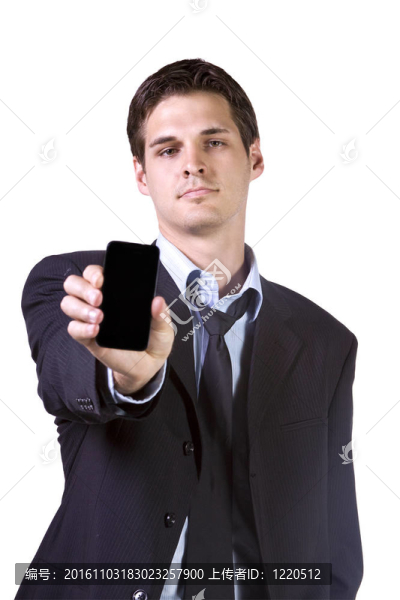 白人商人手持手機(jī)