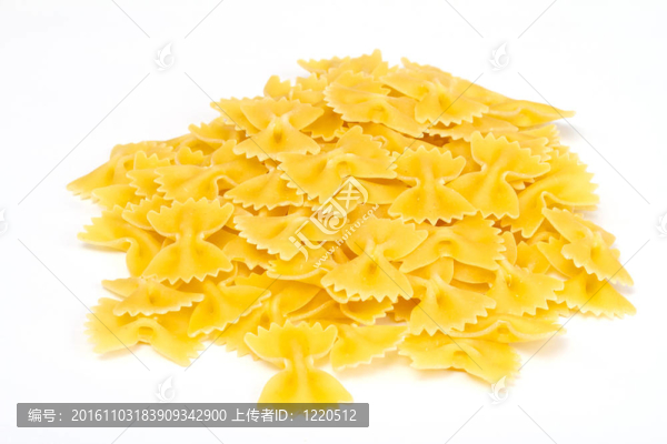 白色背景意大利意大利面食的特寫