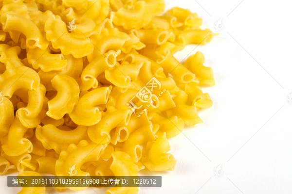 白色背景意大利意大利面食的特寫