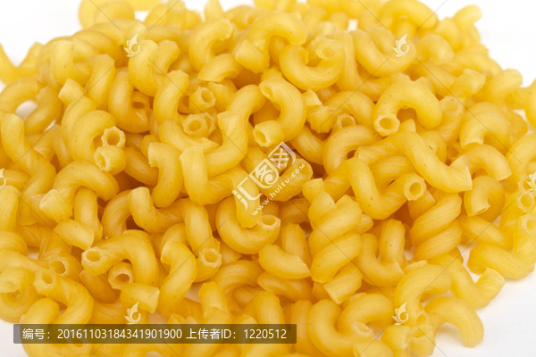 白色背景意大利意大利面食的特寫