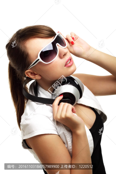 女孩聽音樂