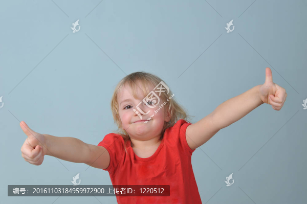 小女孩