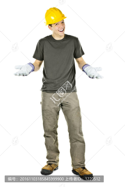 建筑工人聳聳肩微笑