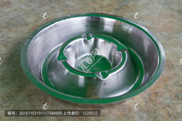 煙灰缸
