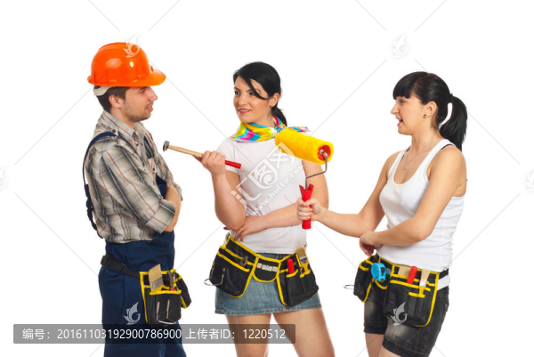 兩個(gè)性感的女人和工人調(diào)情