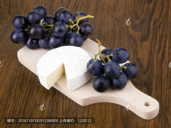 Camembert干酪黑葡萄