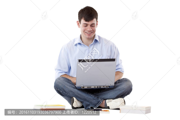 年輕；在地板上工作的英俊男子