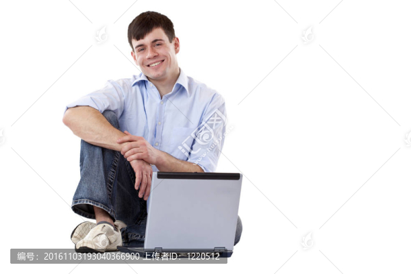 年輕的；英俊的；隨便坐在電腦前的人