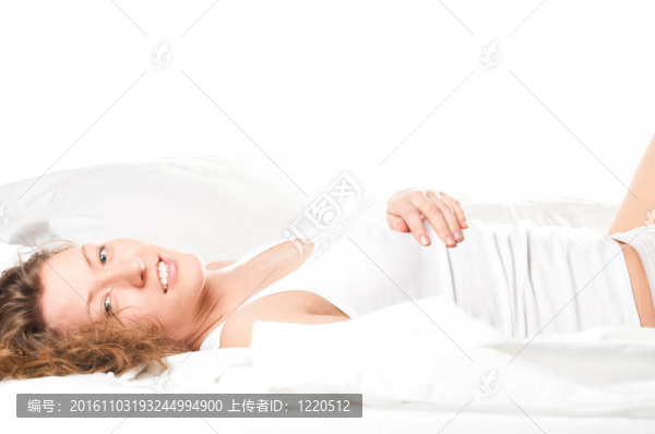 女人在床上