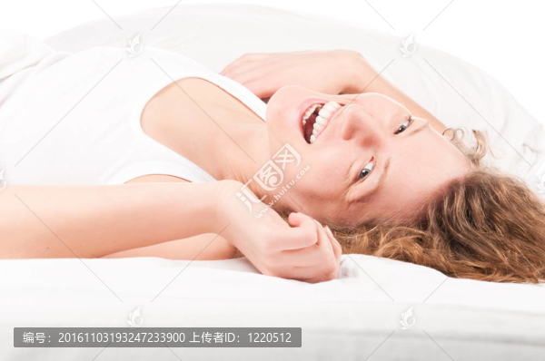 女人在床上
