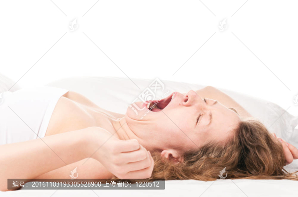 女人在床上