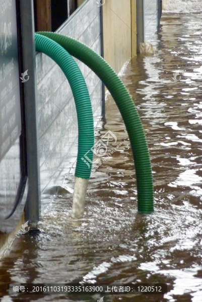 洪水