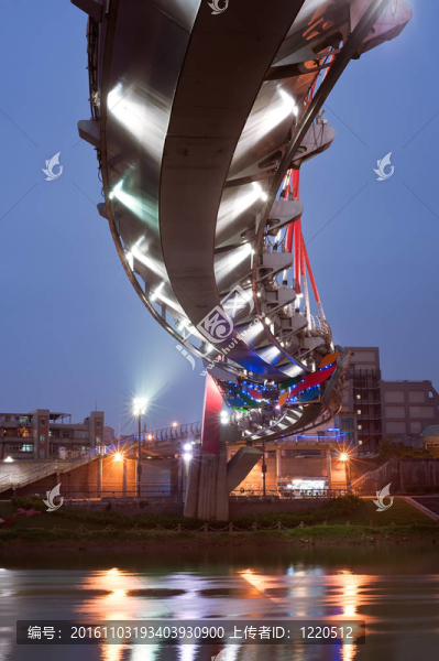 彩色的橋