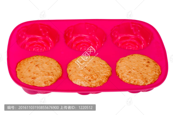 白色背景上的自制布丁