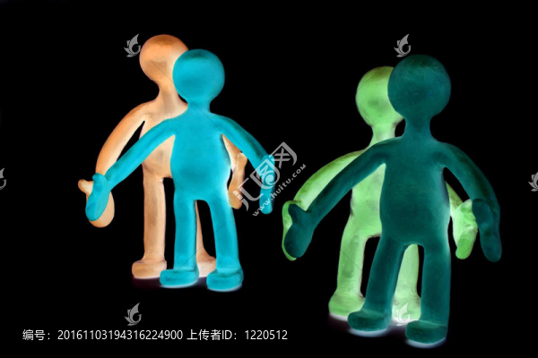 橡皮泥木偶對站在對方