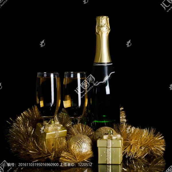 香檳與圣誕飾品