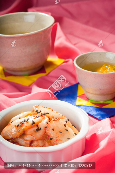 泡菜和茶。