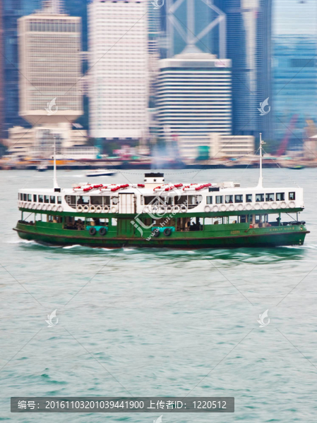 在香港著名的天星小輪在高層及超高層建筑的海洋維港景觀