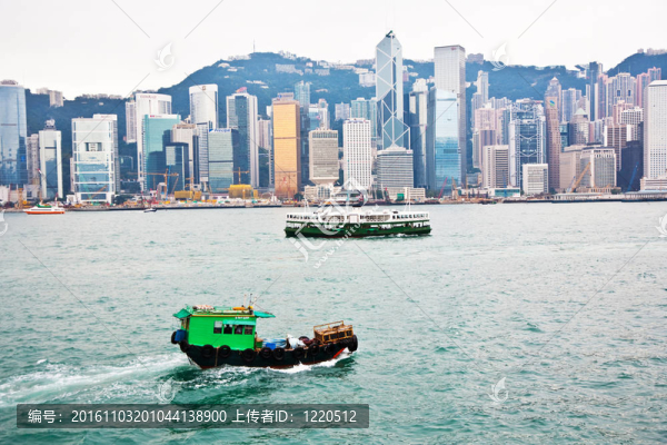 在香港著名的天星小輪在高層及超高層建筑的海洋維港景觀