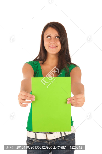 介紹：可愛的年輕黑人女孩手里拿著一個文本框