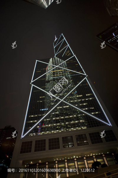夜間摩天大樓的立面