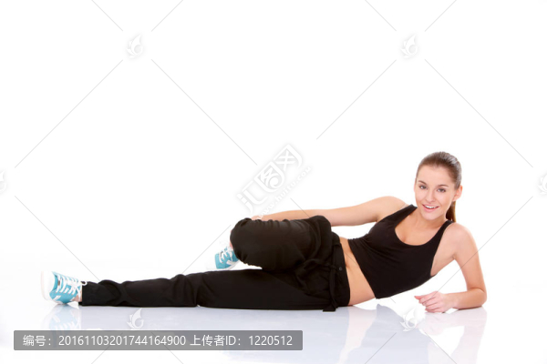 健美女子做伸展運動