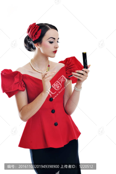 漂亮的年輕女人化妝