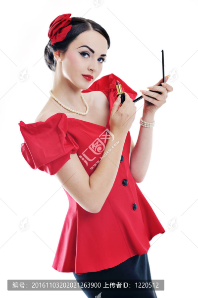 漂亮的年輕女人化妝