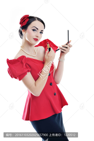 漂亮的年輕女人化妝