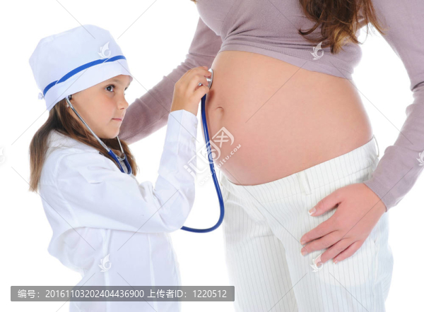 懷孕的女人和她的女兒