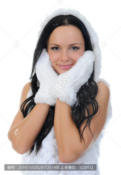 快樂的女人服裝在溫暖的帽子。