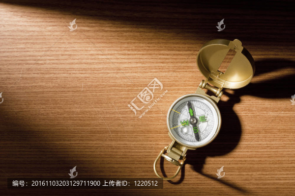 羅盤上的木材