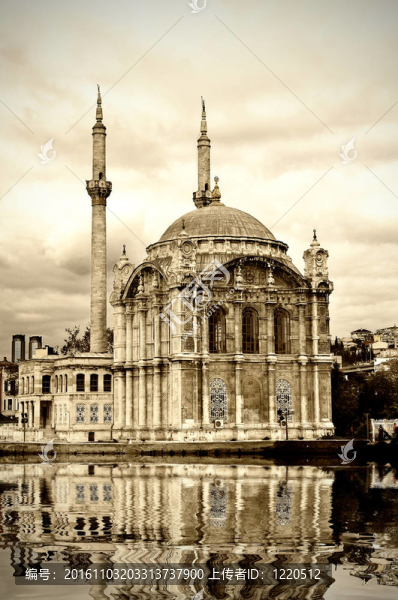 奧塔科伊清真寺在Bosphorus
