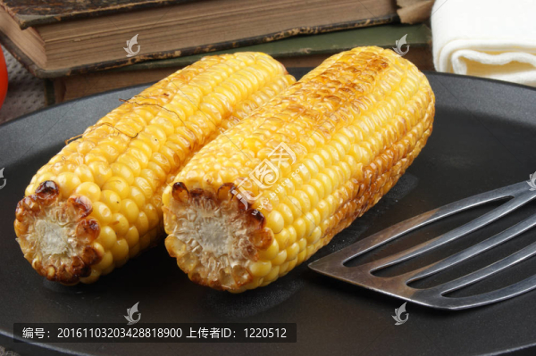 烤玉米棒在鍋