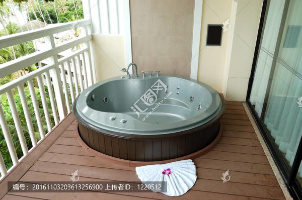 戶外按摩浴缸的豪華酒店；普吉島；泰國