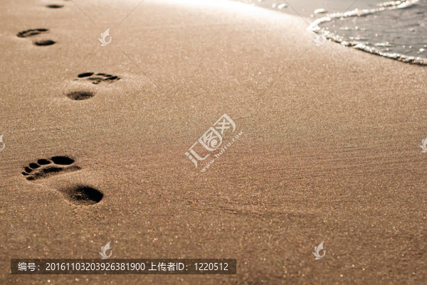 海灘上的腳印