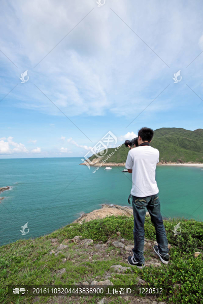攝影師拍一張風(fēng)景照片