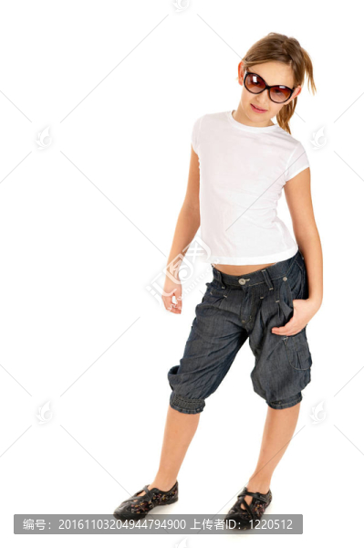 可愛(ài)的女孩在白色的孤立