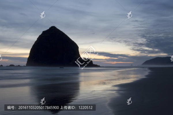 草垛巖在坎農(nóng)海灘俄勒岡晚報