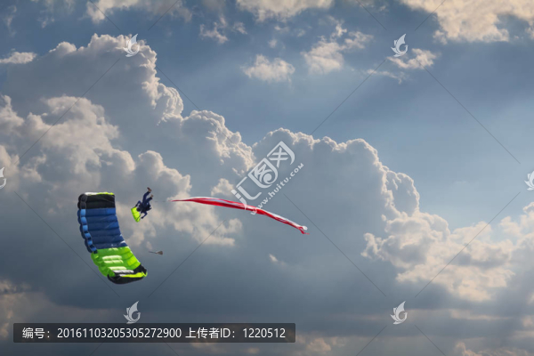 輕彈