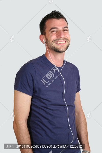 男孩聽音樂