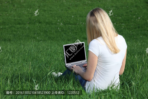 在線的