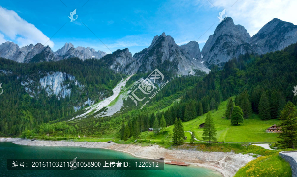 高山夏季湖泊景觀