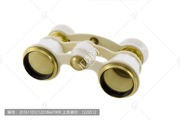 在白色背景下孤立的老歌劇眼鏡