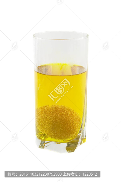 與白色背景隔離的雞尾酒