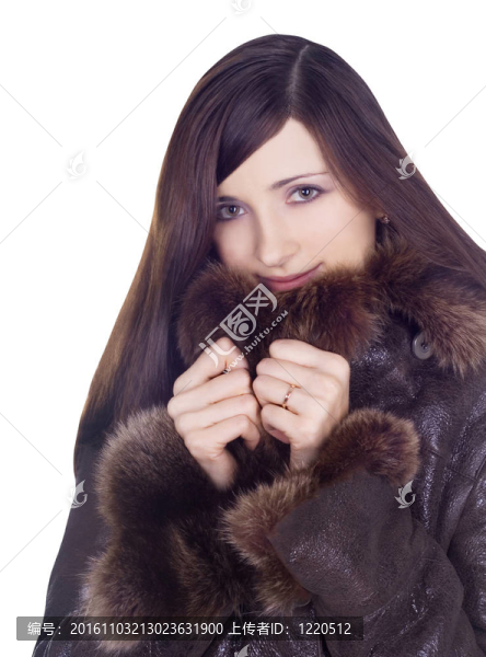 可愛的美麗女孩在冬季服裝肖像