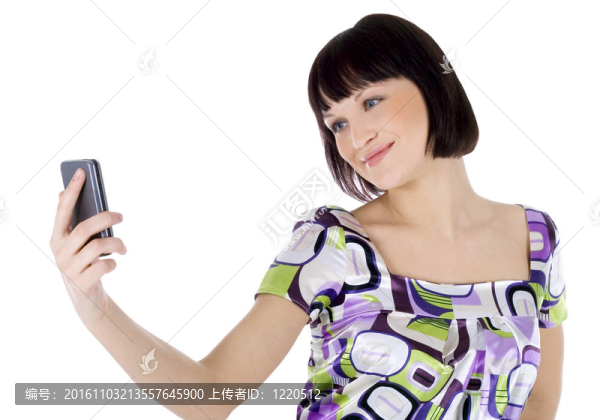 用手機(jī)照亮幸福女人的畫面