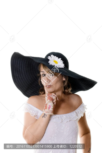 黑色大帽子的女人