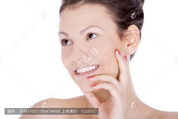 明亮的畫(huà)面在白色的微笑的女