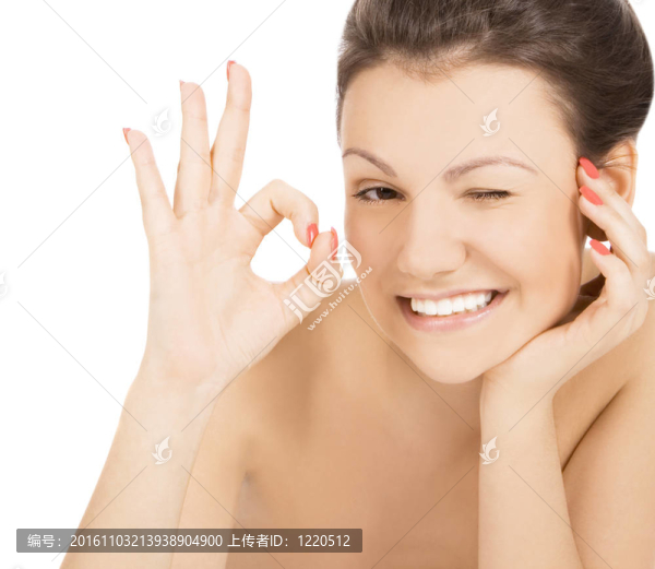 性感的微笑的女人表現(xiàn)出好的和挑釁性的眨眼